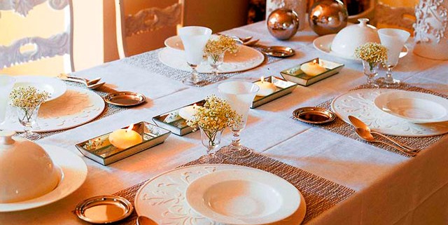 Elegant-Christmas-Table-Decorating-Ideas-for-2013-1